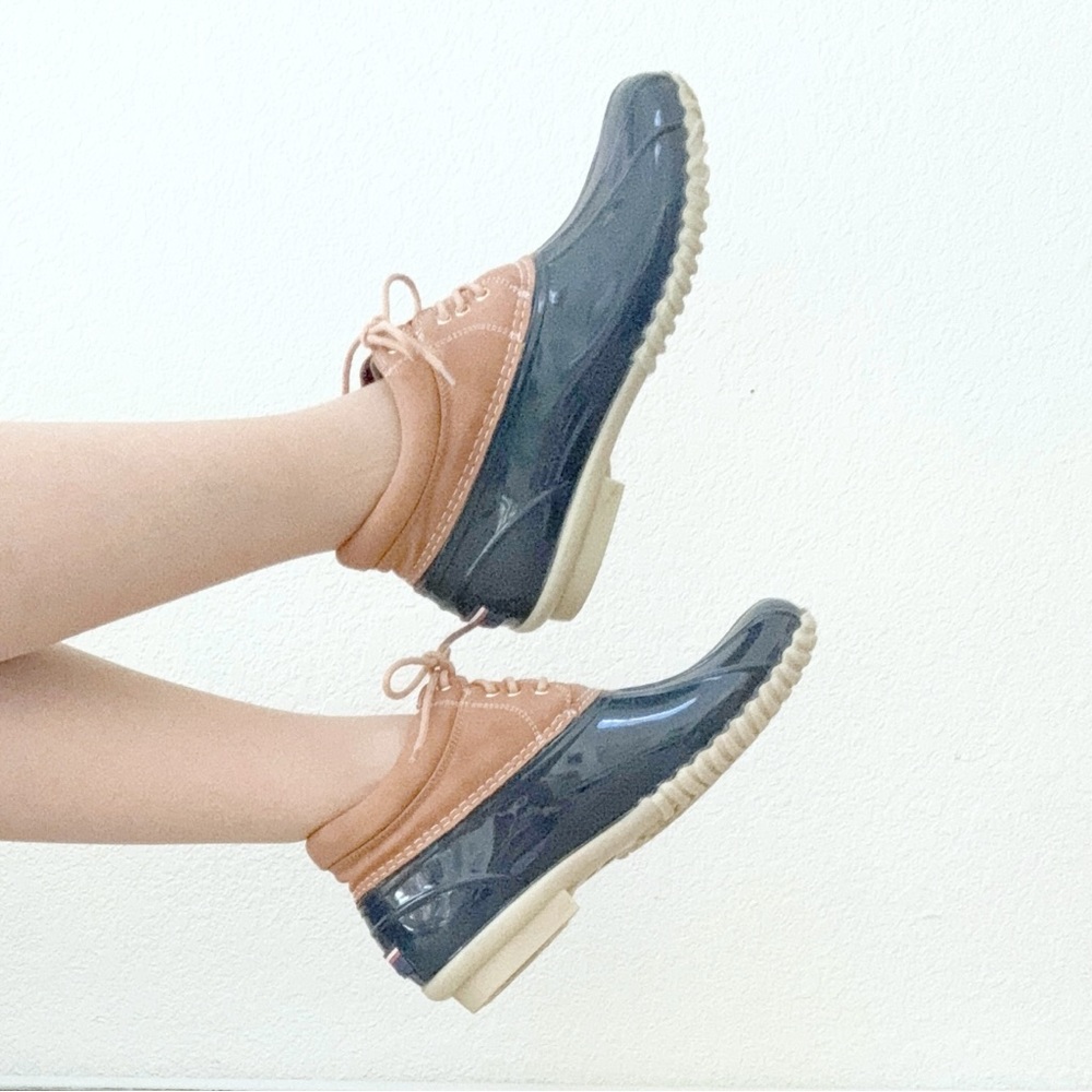 Tommy Hilfiger Navy Tan Winter Rain Snow Duck Boots 8 Preppy Shoes
